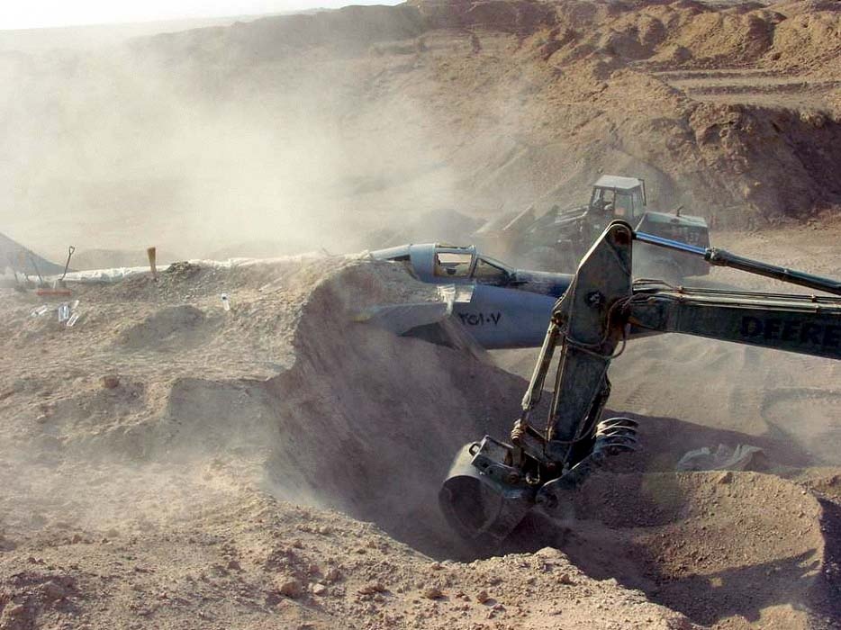 Buried Cold War-Era MiG-25 Interceptor Uncovered in Iraq