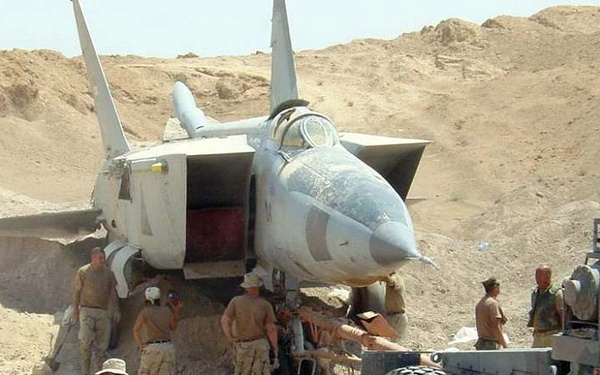 U.S. Military Unearths Cold War-Era MiG-25 Interceptor in Iraq