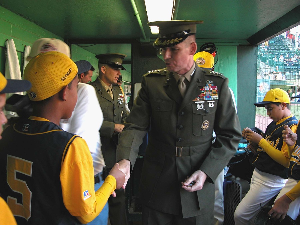 Gen. Pace Visits Little Leaguers Before Championship Game