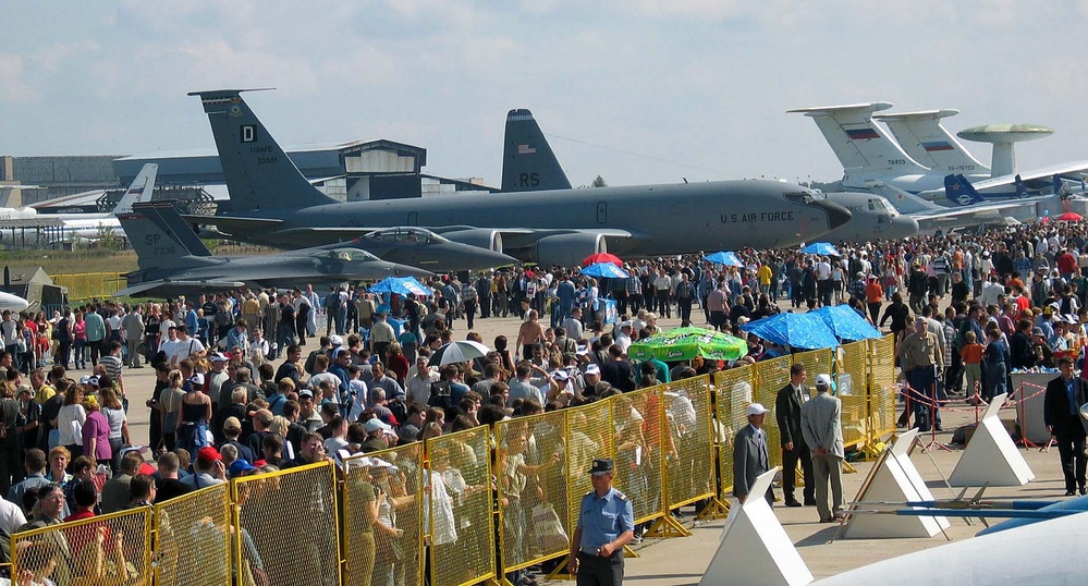 U.S. Aircraft on Display at Moscow Air Show Draws Crowds