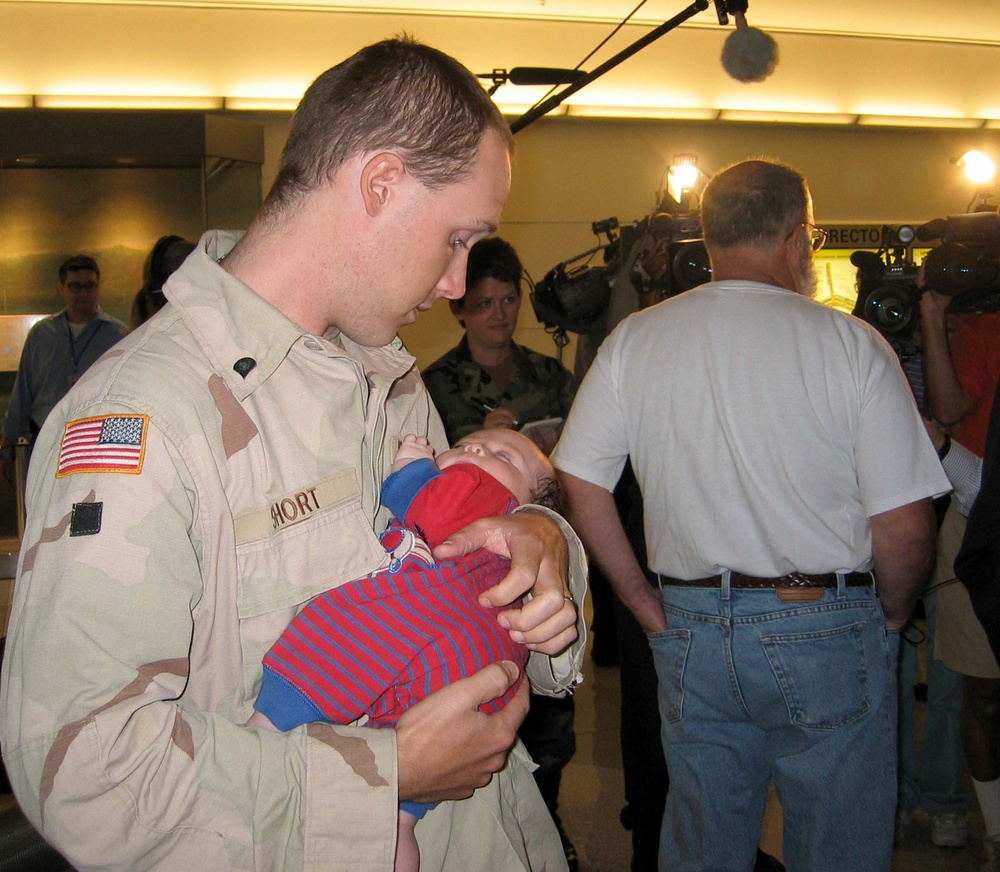 Soldier Meets Newborn Daughter for First Time After Deployment