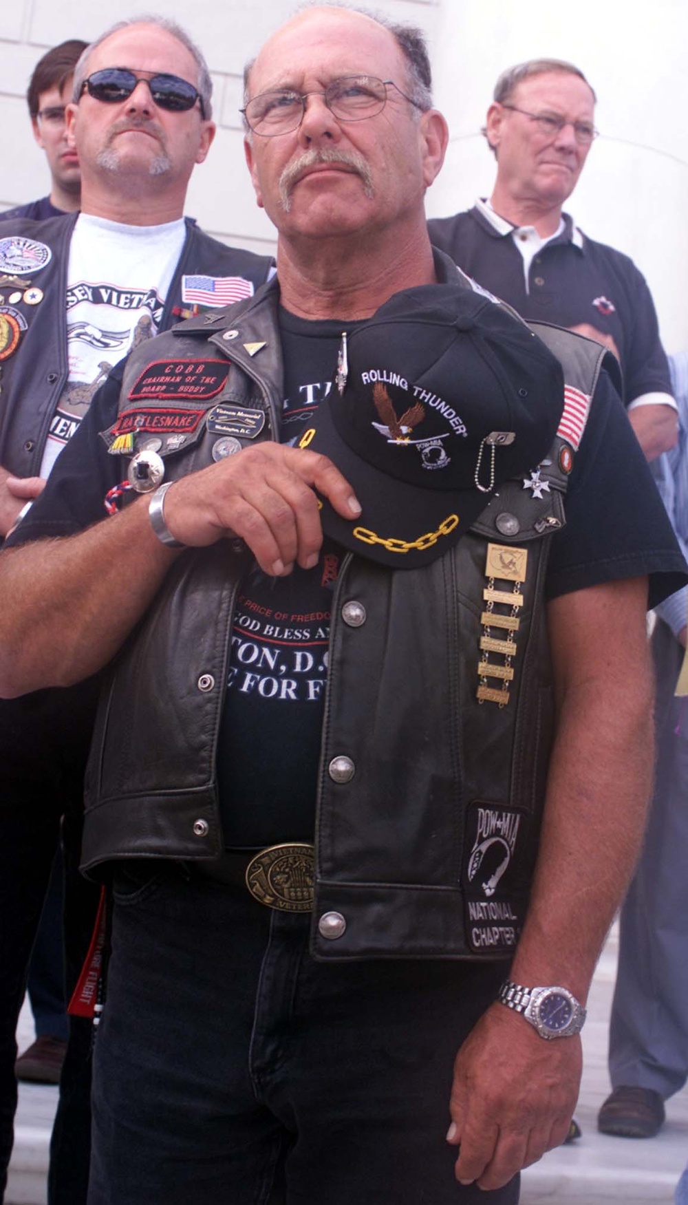 Veteran Honors Fallen Soldiers at Arlington National Cemetery