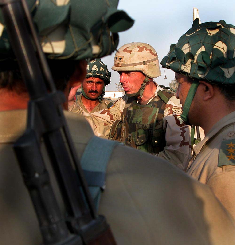 Petraeus Addresses Iraqi Civil Defense Corps at Ammunition Site