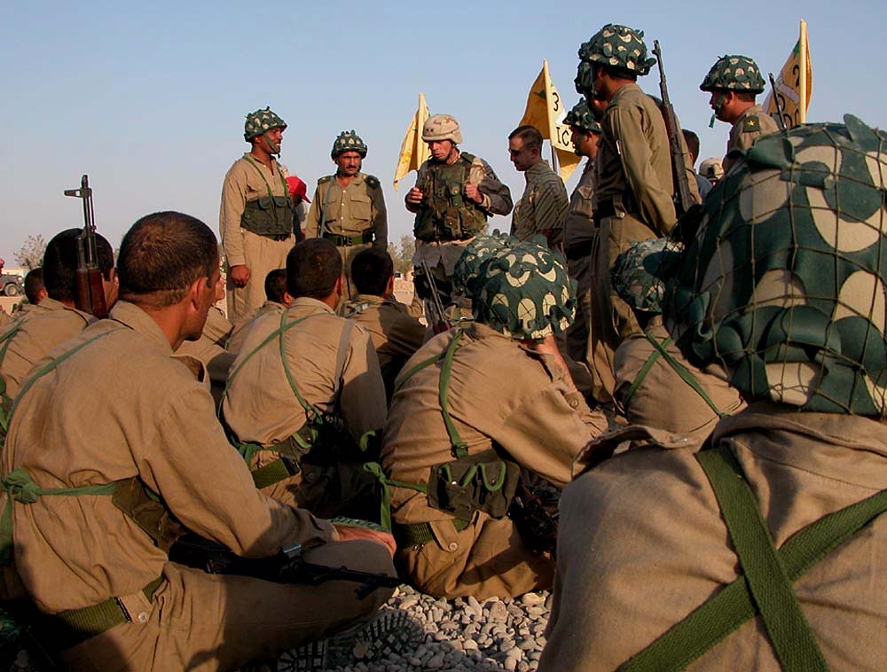 Petraeus Addresses Iraqi Forces at Ammunition Supply Point