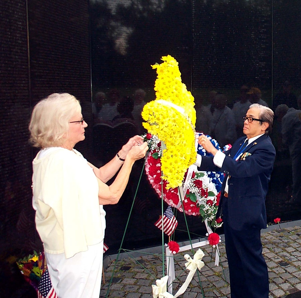 Gold Star Mothers Honor Vietnam Veterans at Memorial