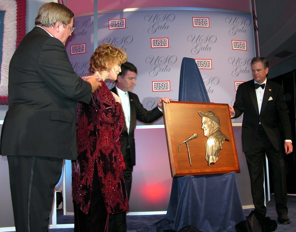 Ann-Margret Honored with USO Spirit of Hope Award