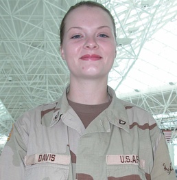 Soldier on R&amp;R Leave Visits Family in Mississippi