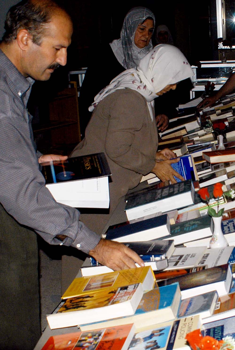 Iraqis Peruse Books Donated to Mosul University by U.S. Army