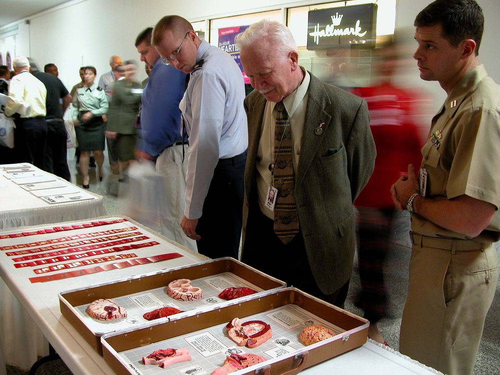 Pentagon Highlights Drug Dangers During Red Ribbon Week