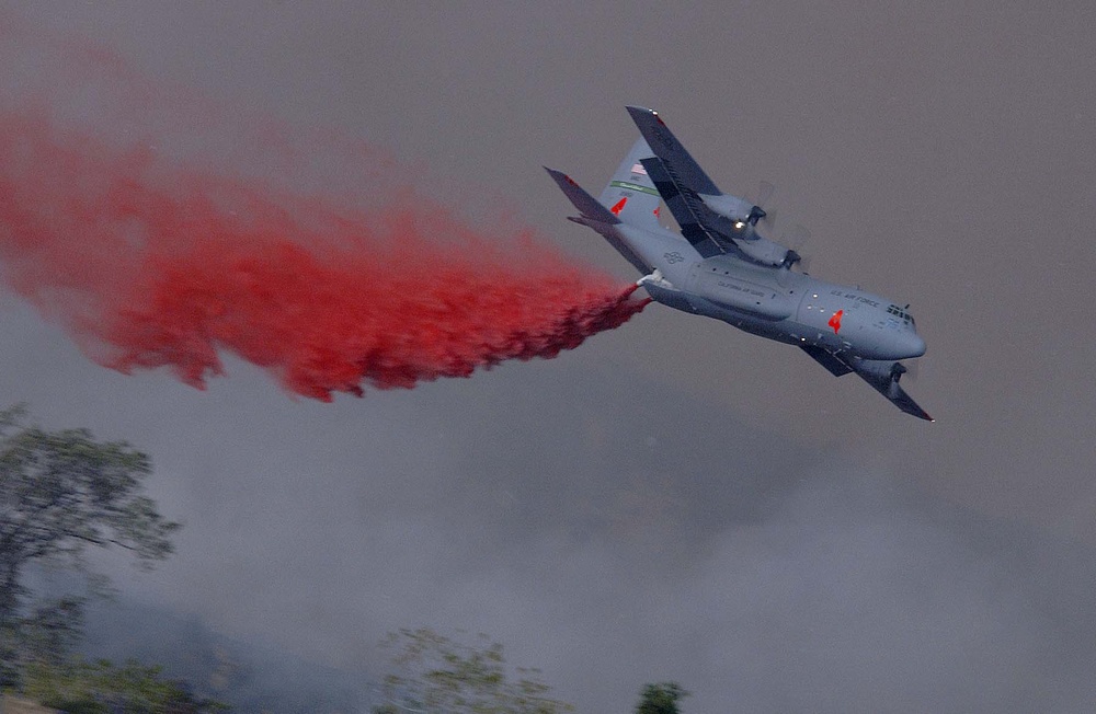 C-130E Drops Fire Retardant on Simi Fire in Southern California