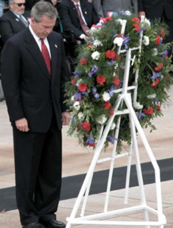 Bush Honors Fallen Soldiers at Arlington National Cemetery