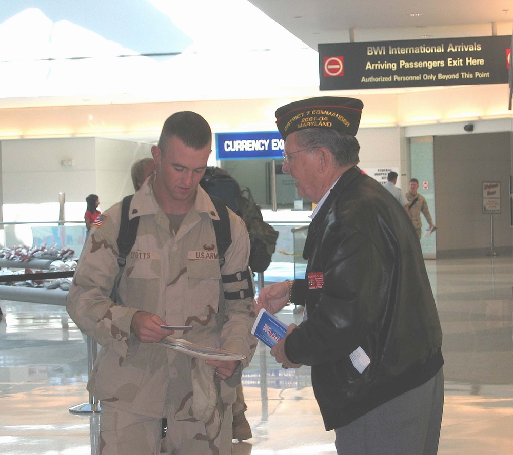 VFW District 7 Commander Welcomes Soldiers Home from Iraq R&amp;R Leave