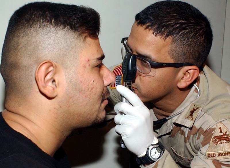 U.S. Physician Assistant Examines Iraqi Police Applicant