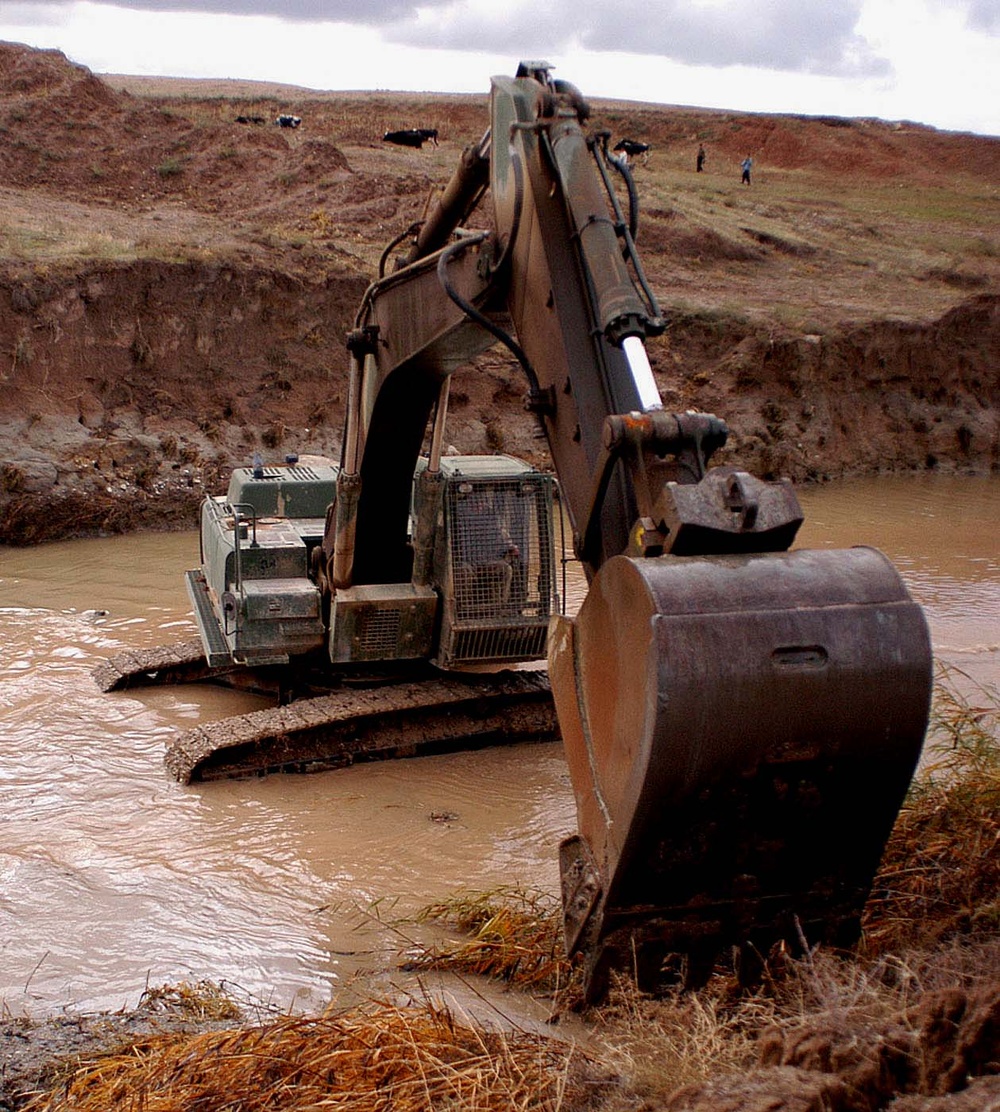 101st Airborne Engineers Build Dam in Warzone