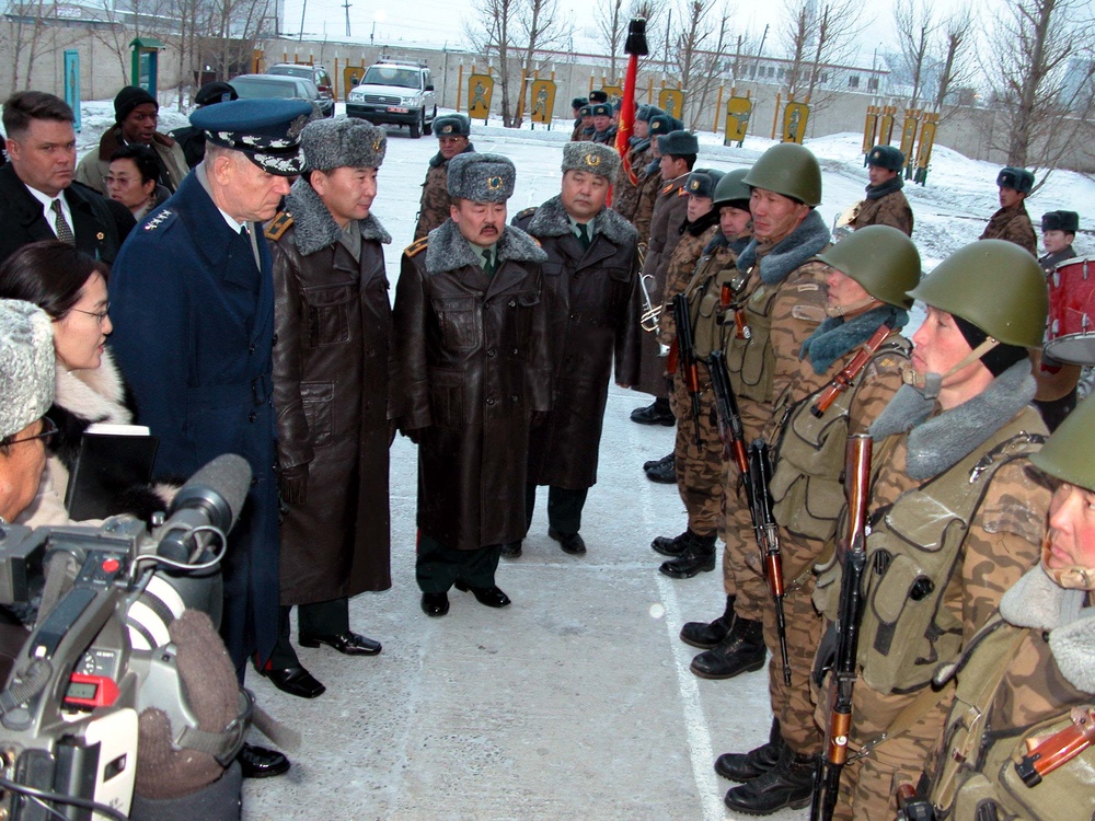 Top U.S. General Meets with Mongolian Peacekeeping Battalion Deploying to Iraq