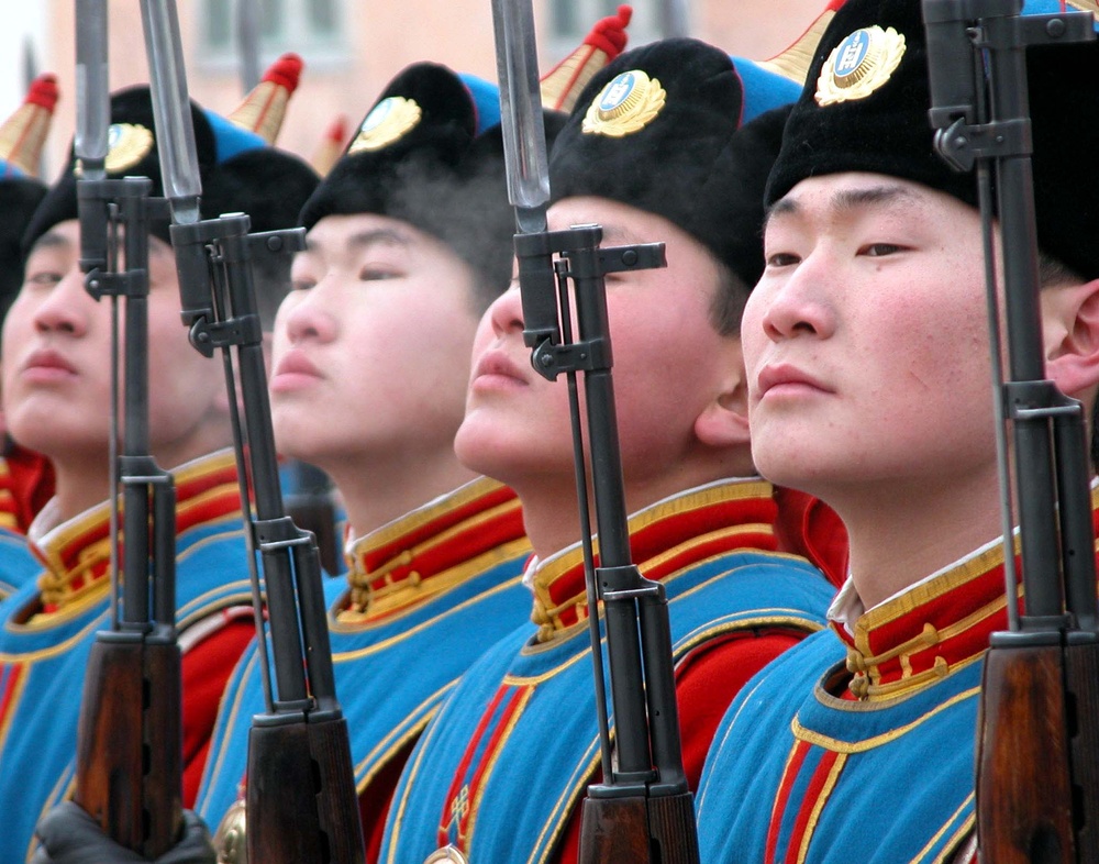 Honor Guard Braves Cold to Welcome Joint Chiefs Chairman in Mongolia