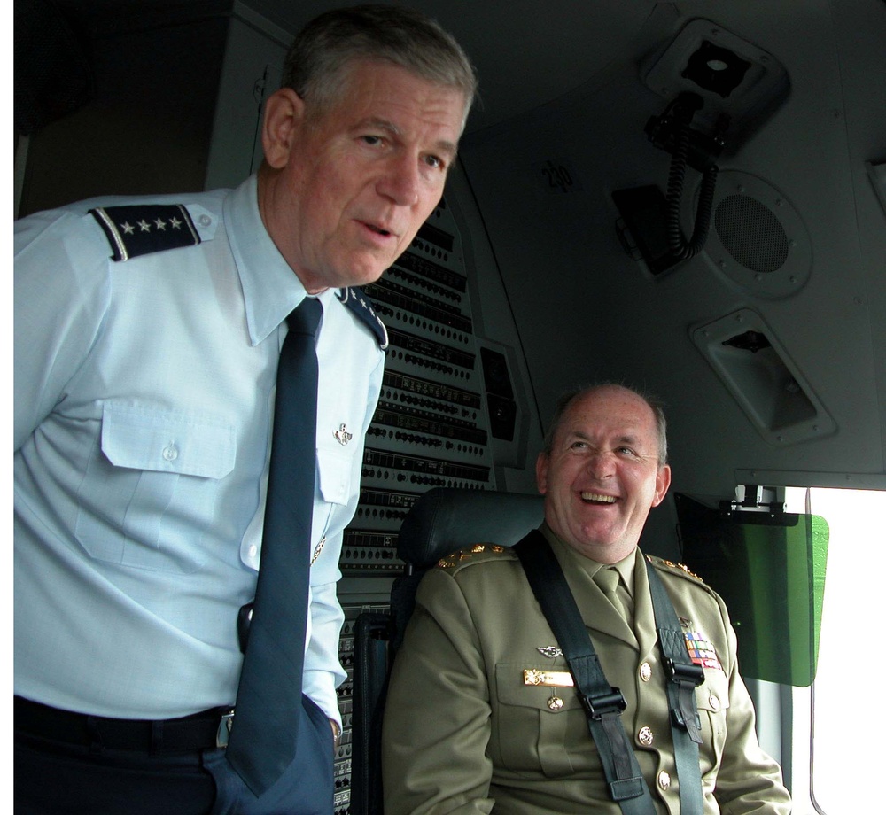 Top U.S., Australian Military Leaders Meet in C-17 Cockpit
