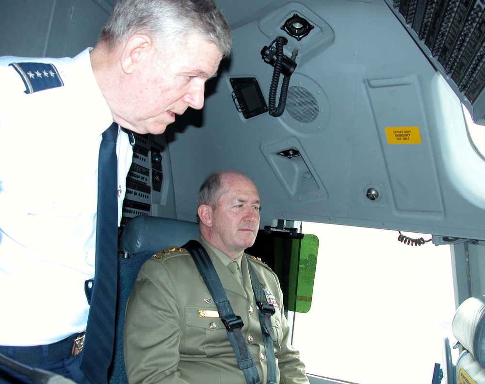 Top U.S., Australian Military Leaders Meet in C-17 Cockpit