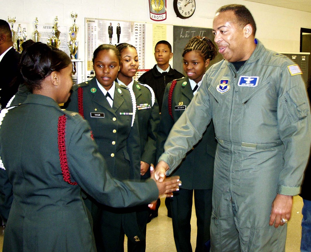Top Air Force General Meets with High School ROTC Cadets