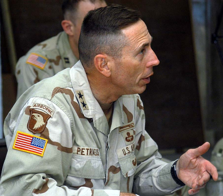 Maj. Gen. David H. Petraeus Leads 101st Airborne Division