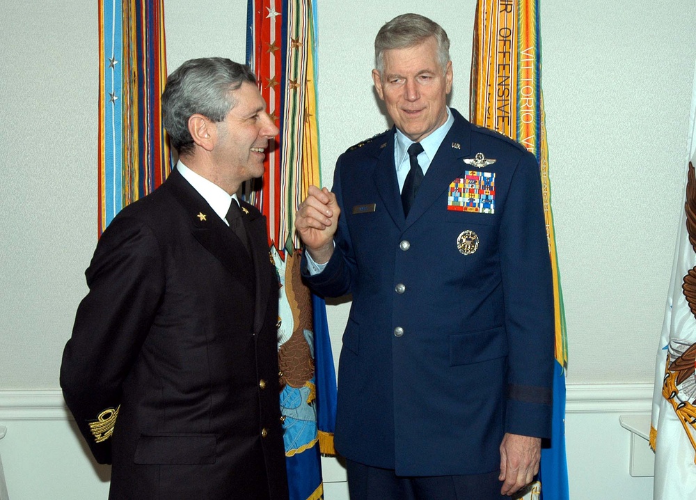 Top U.S., Italian Military Leaders Meet at Pentagon