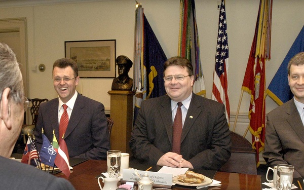 Defense Ministers from New NATO Members Meet with Rumsfeld at Pentagon