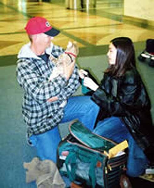Soldier Reunited with Iraq-Born Cat at Denver Airport