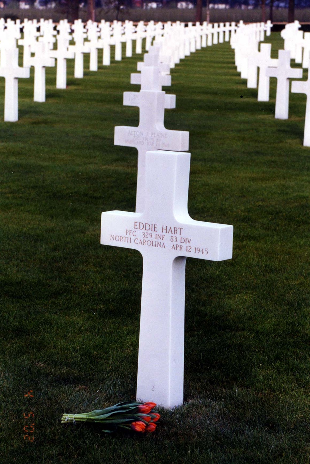 Pvt. Eddie Hart's Grave Honors WWII Sacrifice
