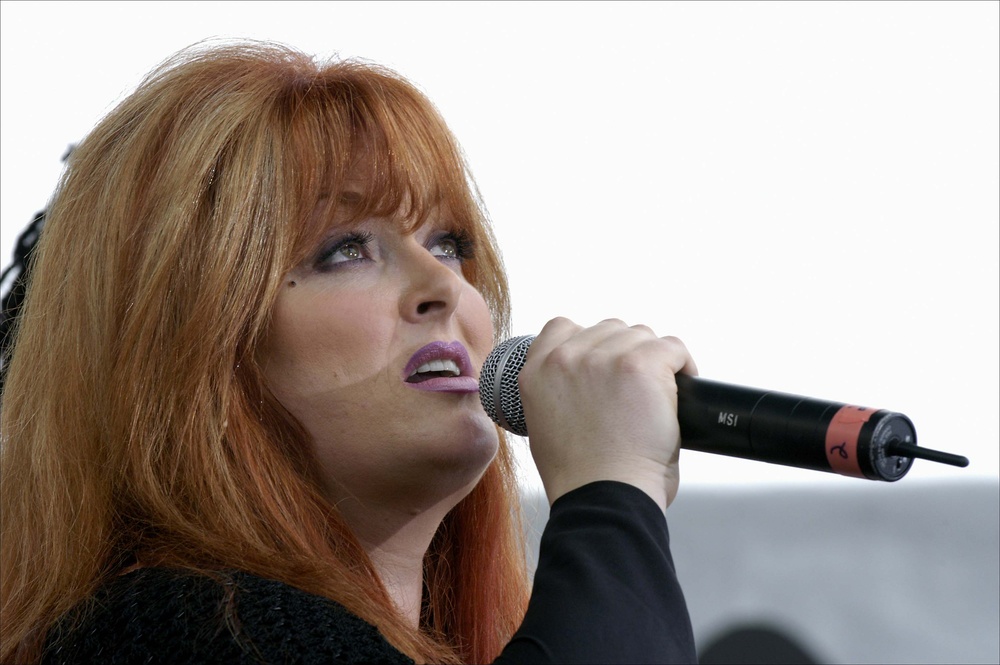Wynonna Judd Performs for Wounded Troops at Pentagon USO Concert