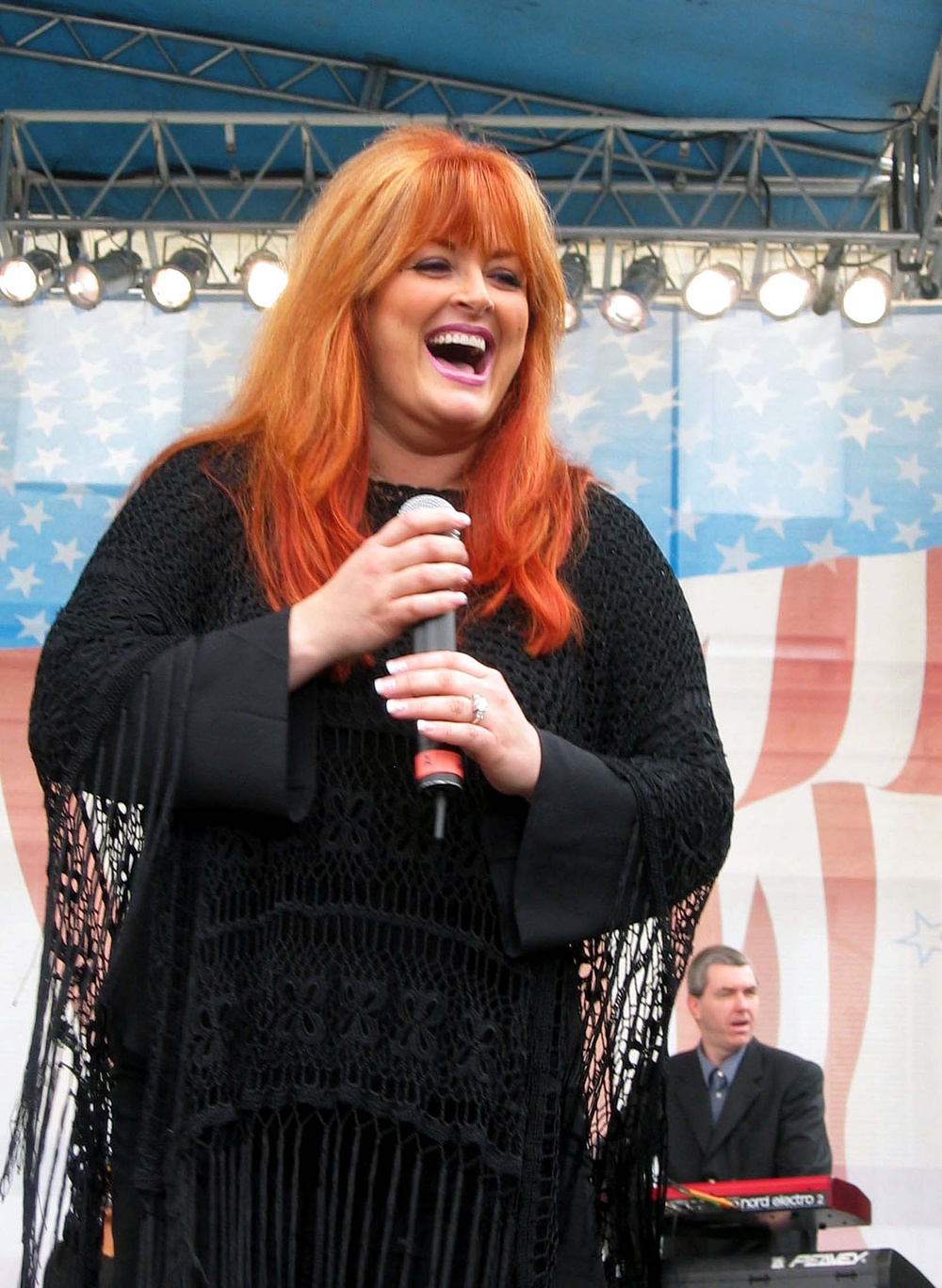 Wynonna Judd Honors 101st Airborne Division with Pin, Concerts at Fort Campbell