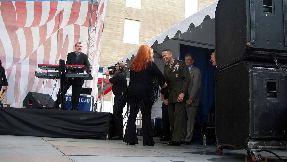 Wynonna Judd Bids Farewell to Gen. Peter Pace at Pentagon Concert