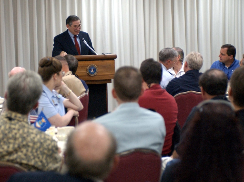 Wolfowitz Welcomes Civilian Leaders to Pentagon Briefing on War on Terror