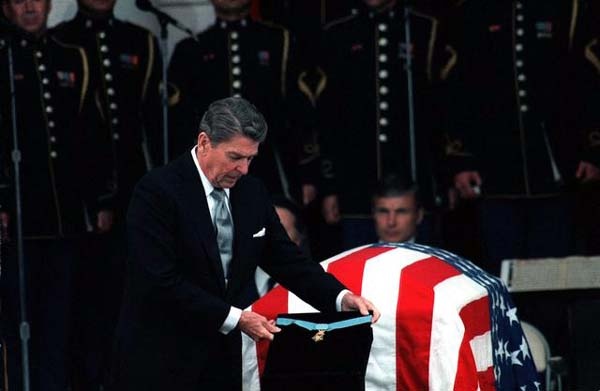 Reagan Honors Vietnam War's Unknown Soldier at Arlington Ceremony