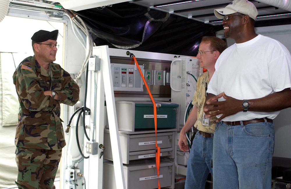 Army Medical Commander Visits Future Medical Shelter Prototype