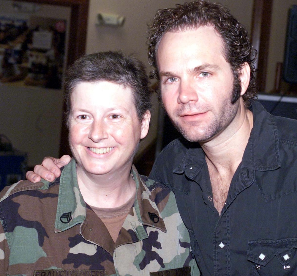 Army Reservist Meets Five for Fighting Singer at Walter Reed