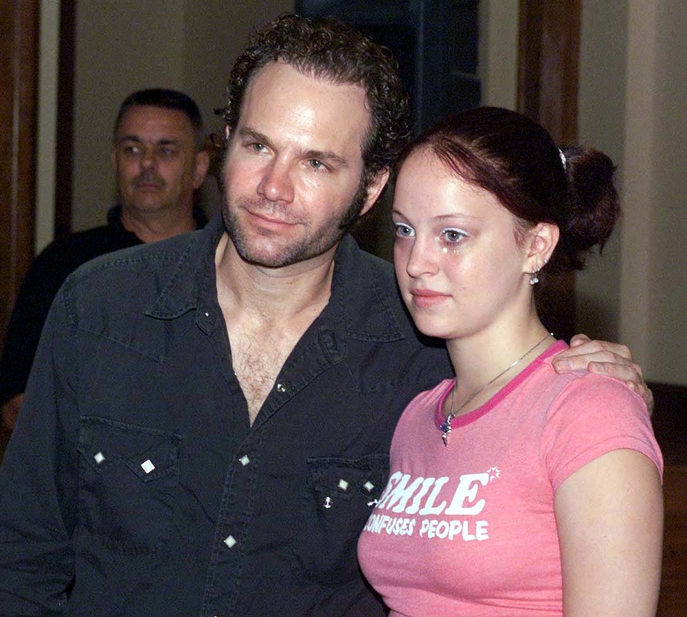 Wounded Soldier's Fiancée Meets Five for Fighting Singer at Walter Reed