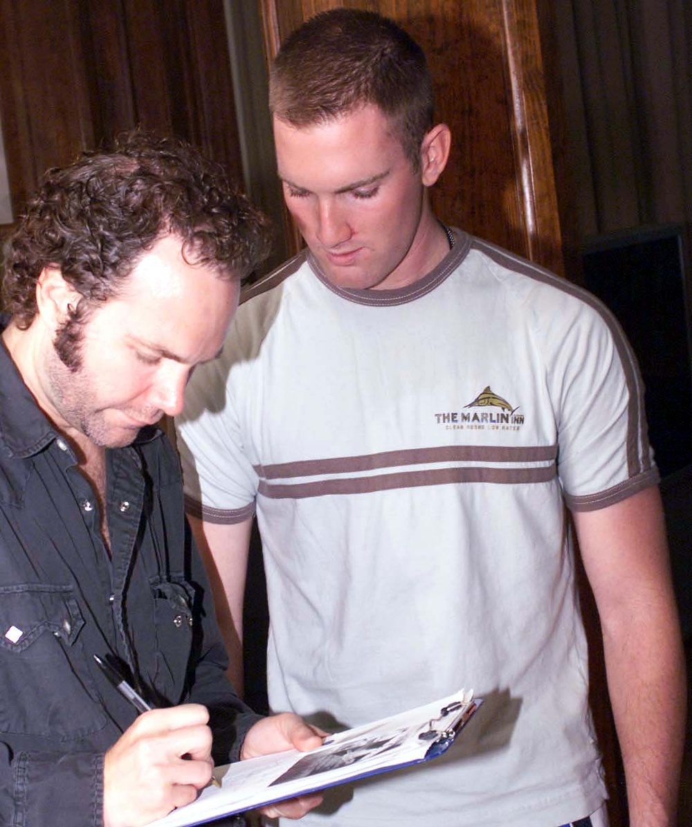 Five for Fighting's John Ondrasik Visits Walter Reed, Gives Autograph to Patient