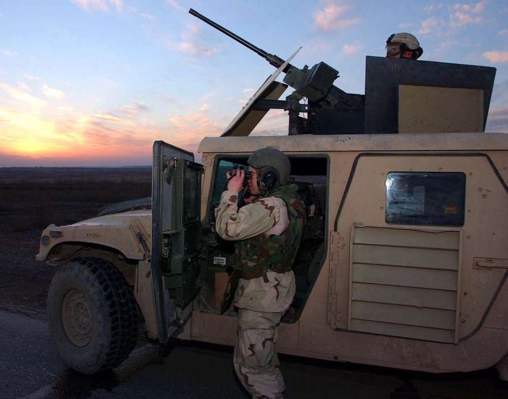 Army Reservists Scan for Roadside Bombs in Iraq