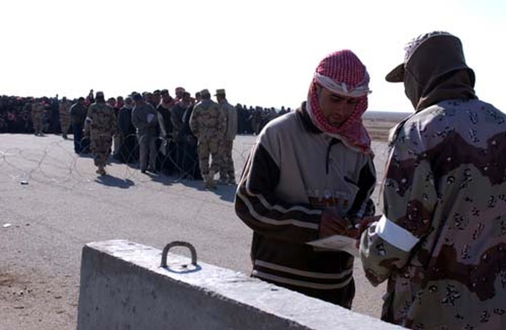 DVIDS - News - Iraqi Army Recruitment Drive Draws Thousands