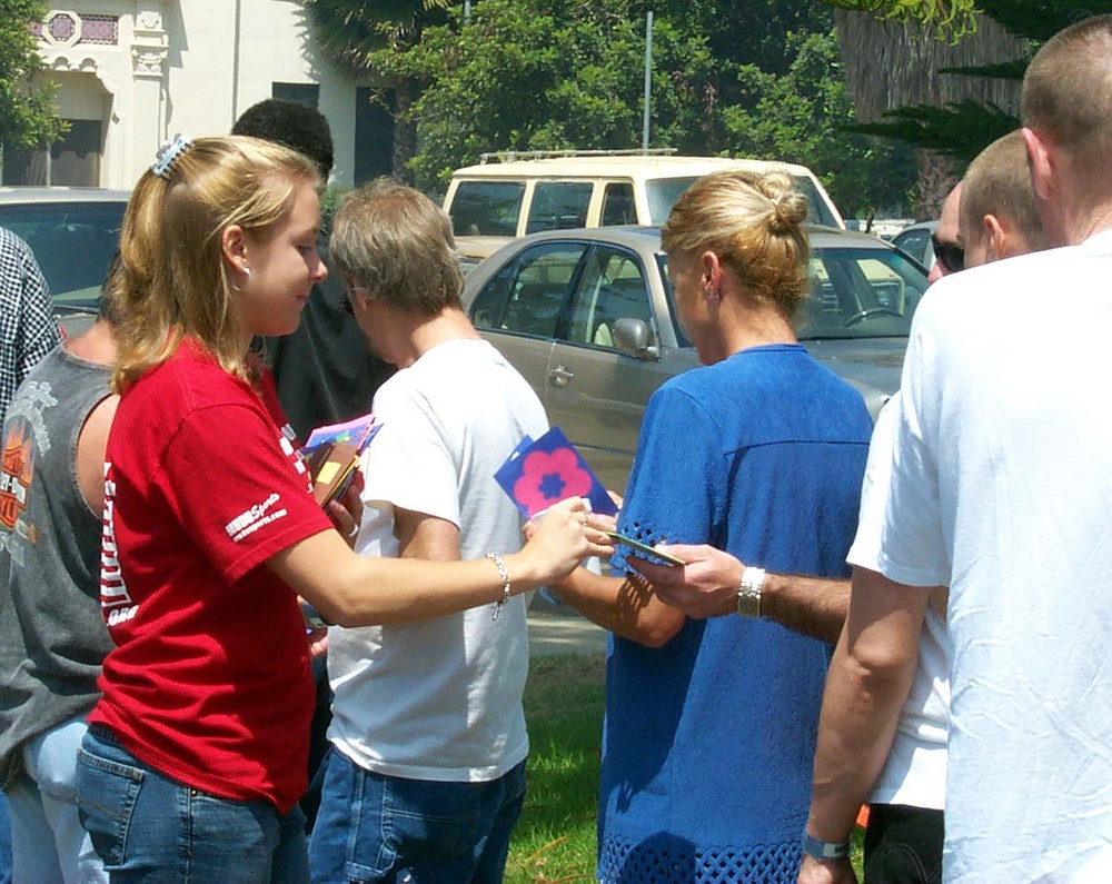 Teen Collects Over 800,000 Thank You Letters for Troops and Veterans