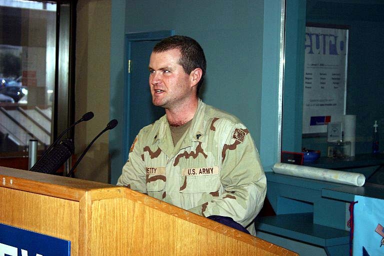 Army Sgt. Petty Honored as 100,000th R&amp;R Passenger at Dallas Airport