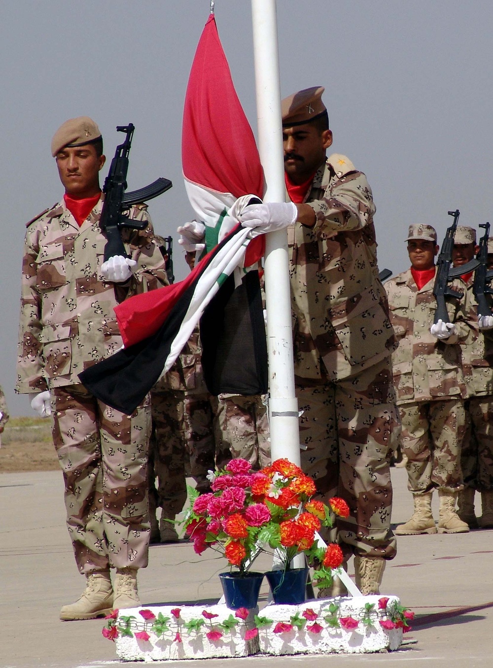 Iraqi Army Raises Flag Over Reclaimed Base in Numaniyah