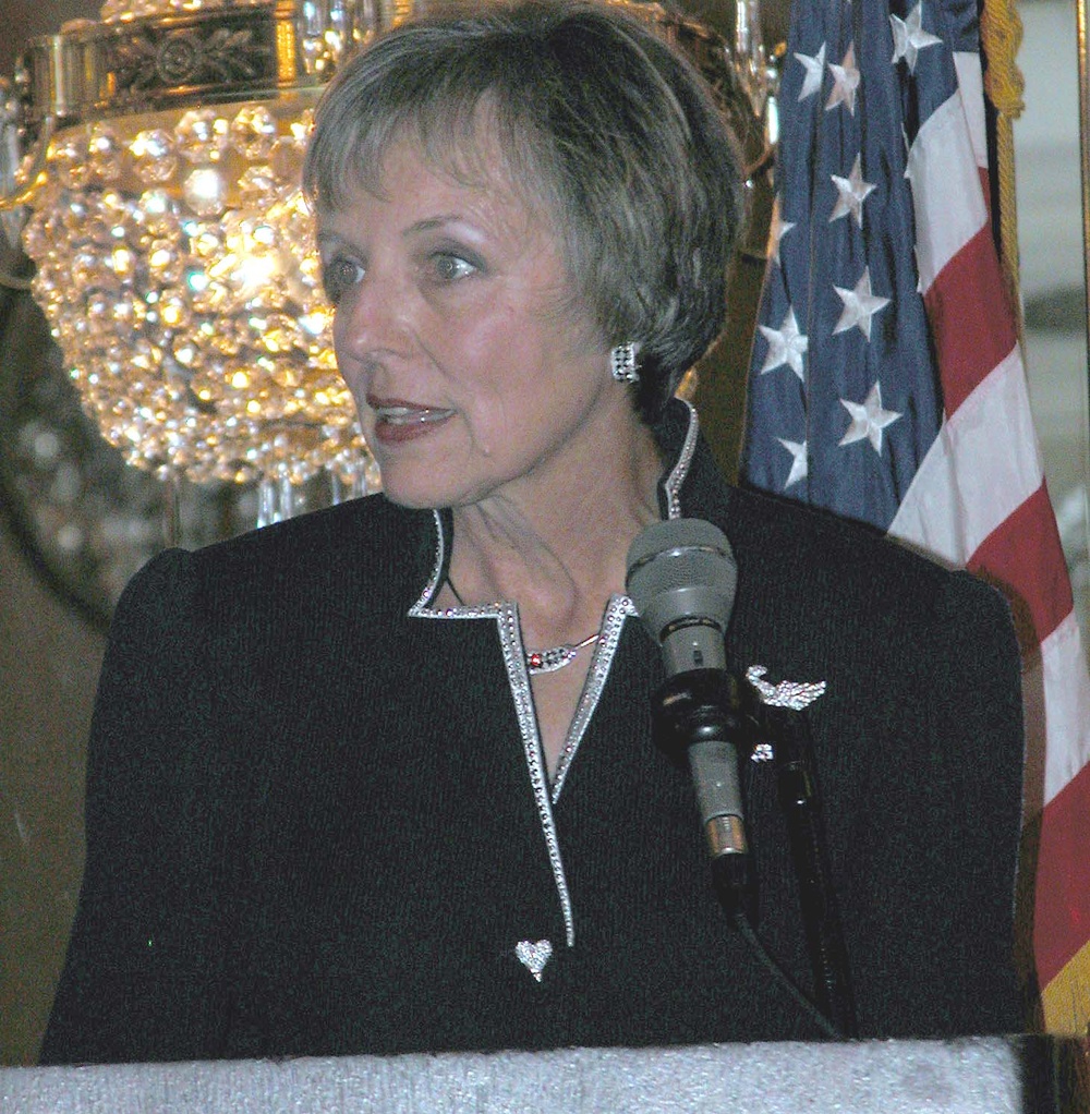 Myers Honors Airlines for Supporting Wounded Troops' Families
