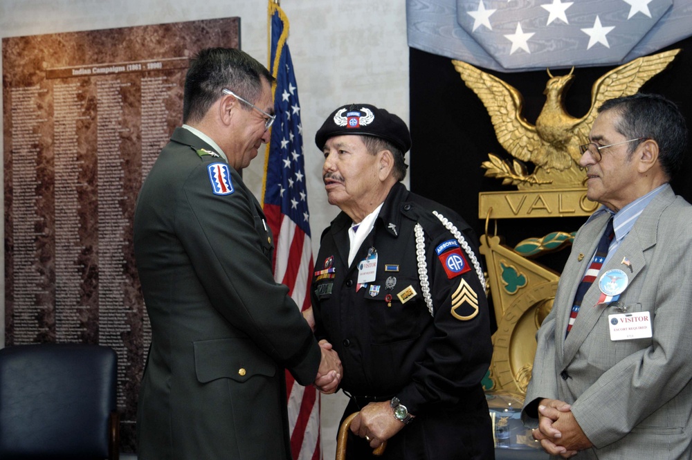 Army Lt. Gen. Honors Hispanic WWII Veterans at Pentagon Ceremony