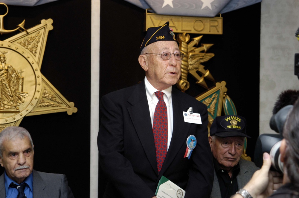 WWII Veteran Praises Today's Troops as 'Greatest Generation'