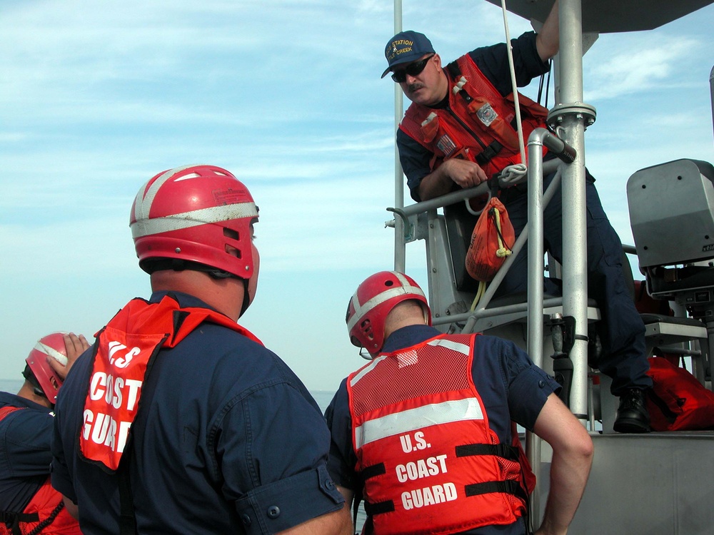 Coast Guard Cutter Escanaba Crew Learns Towing Techniques in Training Exercise