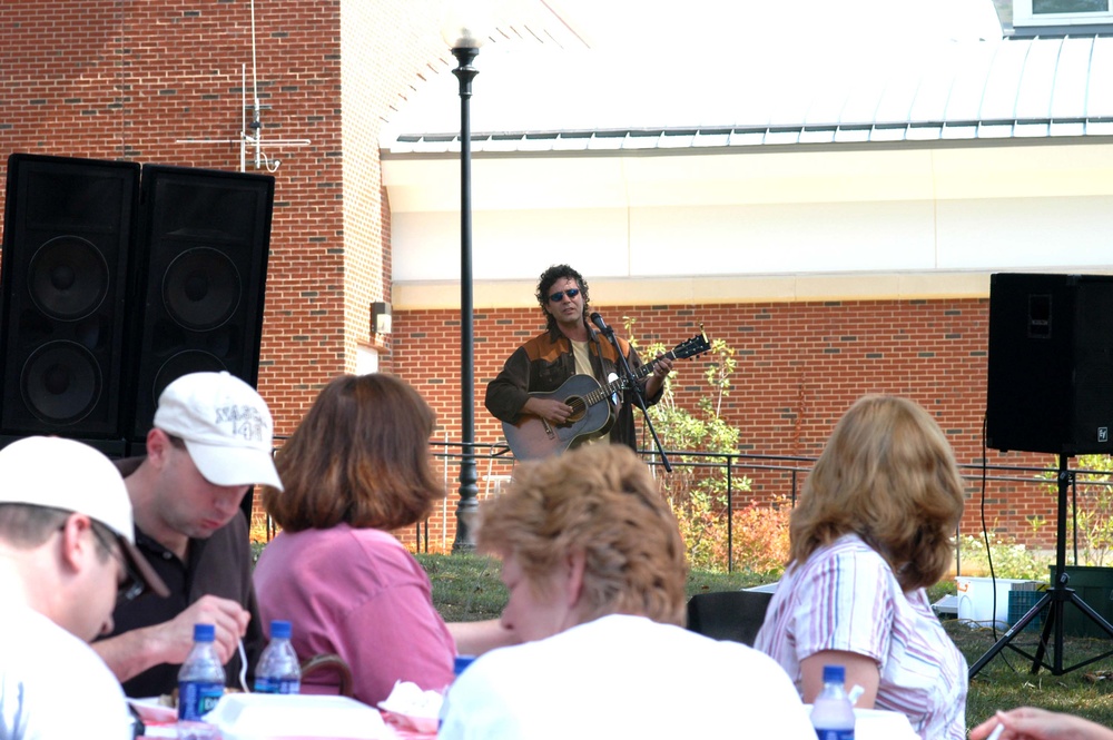 Songwriter Chuck Cannon Performs 'American Soldier' for Troops at Military Appreciation Picnic