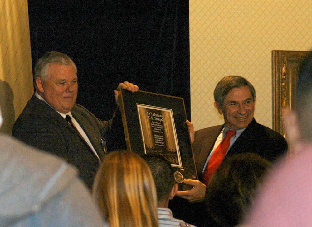 Fran O'Brien's Owners Honored for Hosting Wounded Troops
