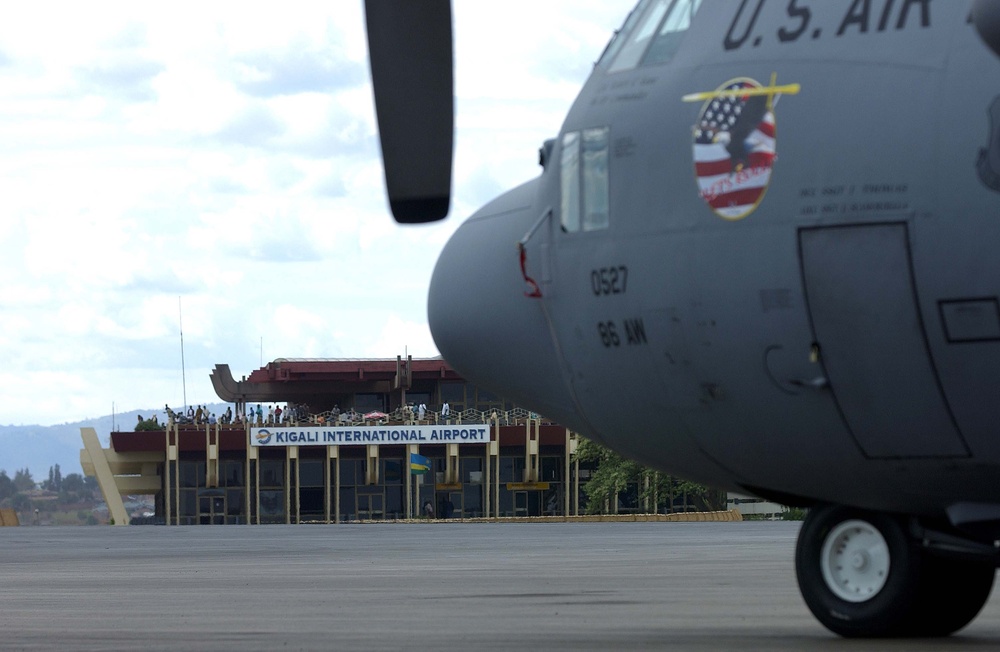 U.S. Air Force Transports Troops, Supplies to Rwanda for Darfur Mission