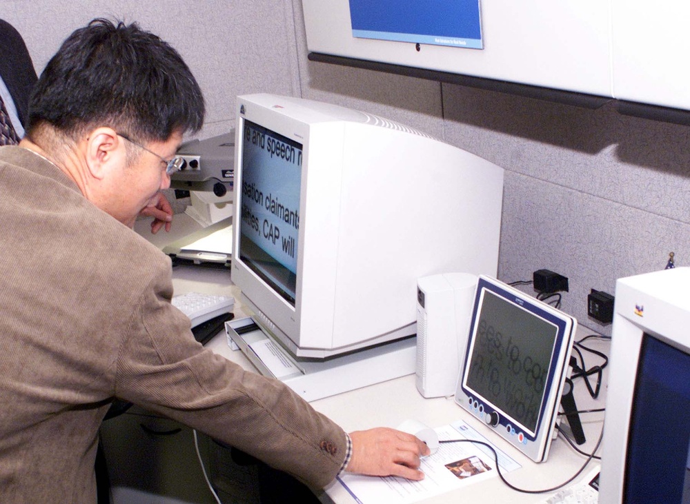 Korean Official Examines Assistive Tech at Pentagon Facility